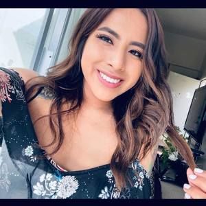 Meet your Posher, Adriana